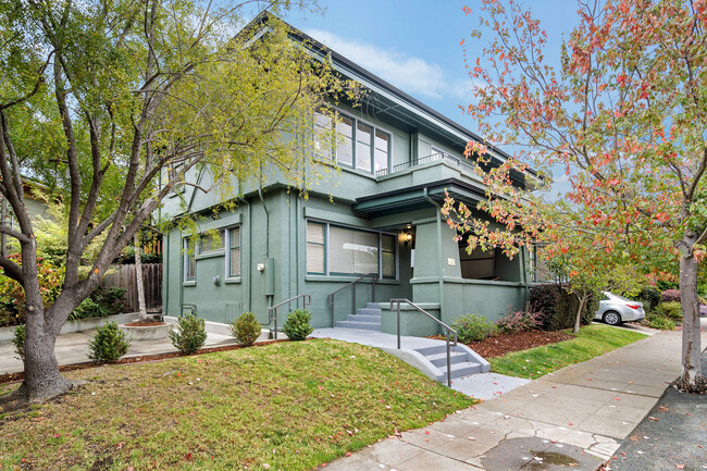 578 Forest St in Oakland, CA - Building Photo - Building Photo