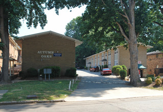 Autumn Oaks in Atlanta, GA - Foto de edificio - Building Photo