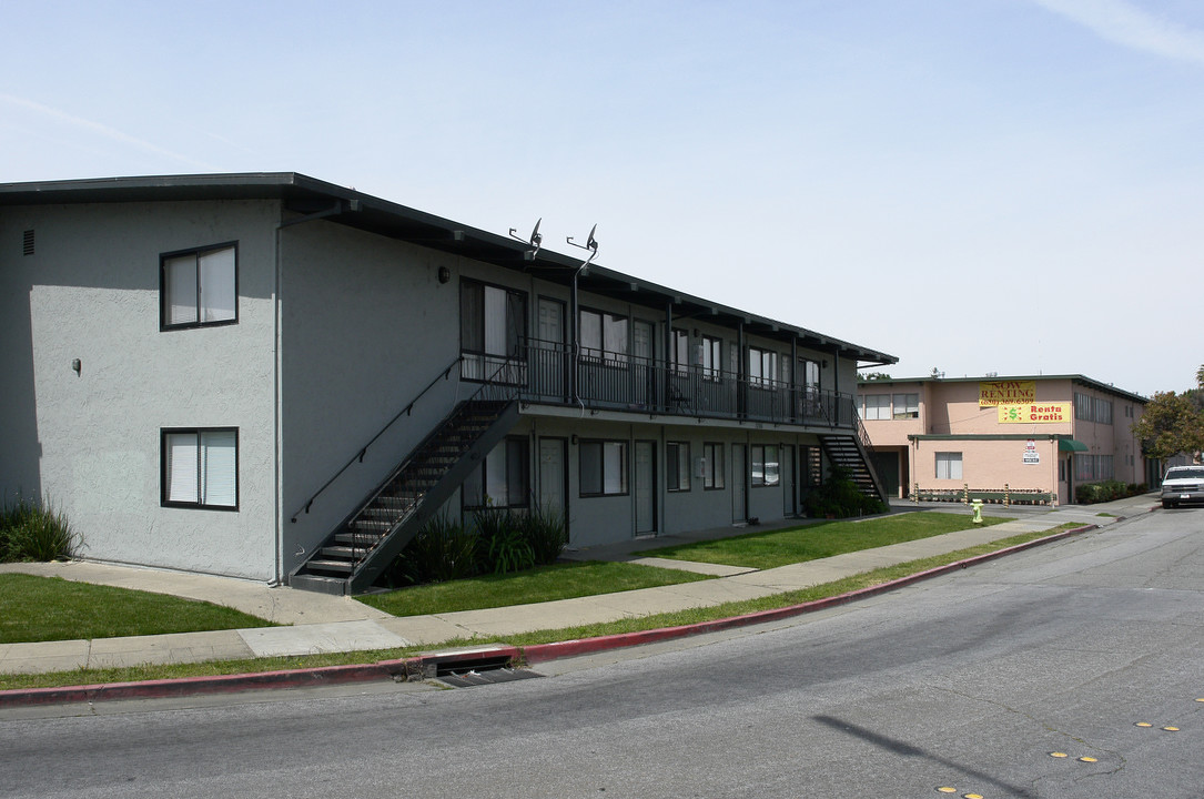 3786 Rolison Rd in Redwood City, CA - Building Photo