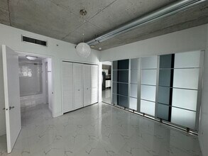 690 SW 1st Ave, Unit 2326 in Miami, FL - Foto de edificio - Building Photo