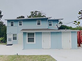 630 N Halifax Ave in Daytona Beach, FL - Building Photo
