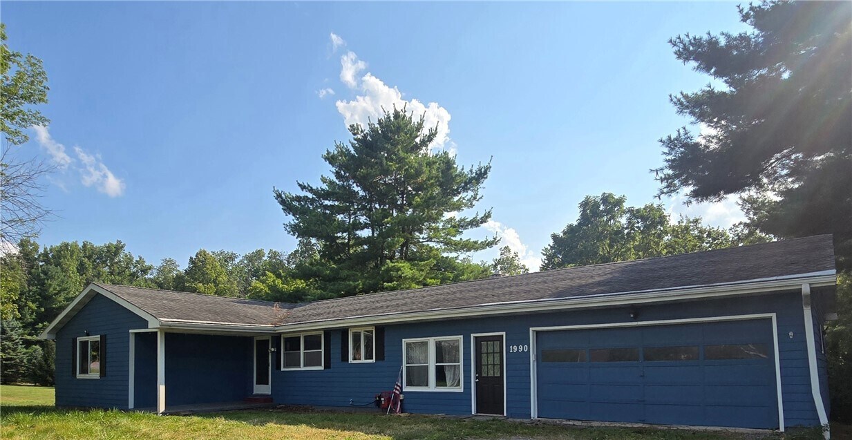 1990 E Shore Dr in Lansing, NY - Building Photo
