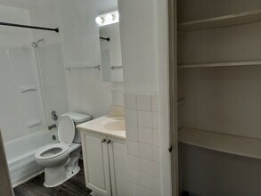 670 Hill Dr, Unit 670 Hill drive in Hoffman Estates, IL - Building Photo - Building Photo