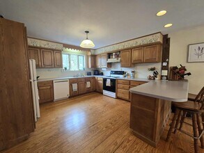 806 Foreside Rd in Topsham, ME - Building Photo - Building Photo