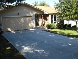 4934 Grover St in Omaha, NE - Building Photo