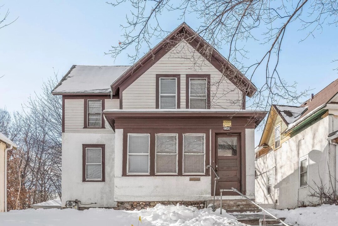 2349 Ferrant Pl in Minneapolis, MN - Building Photo