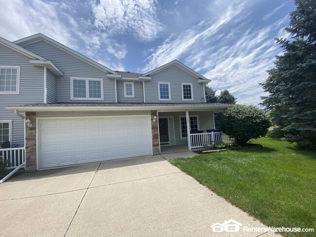 2100 Meadow Chase Ln in Des Moines, IA - Building Photo - Building Photo