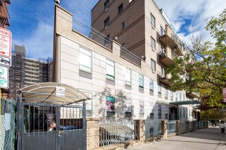 4231 Colden St in Flushing, NY - Building Photo - Building Photo