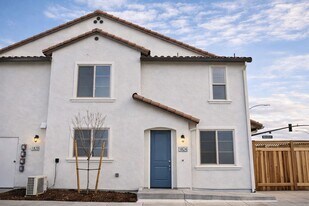1824 Snowy White Pl in Lincoln, CA - Building Photo