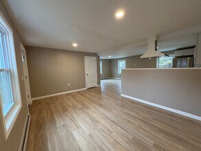 60 Charles St in Farmington, NH - Building Photo - Building Photo