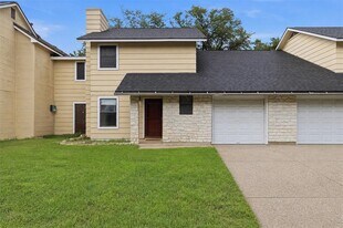 10010 Wildflower Ln in Austin, TX - Building Photo