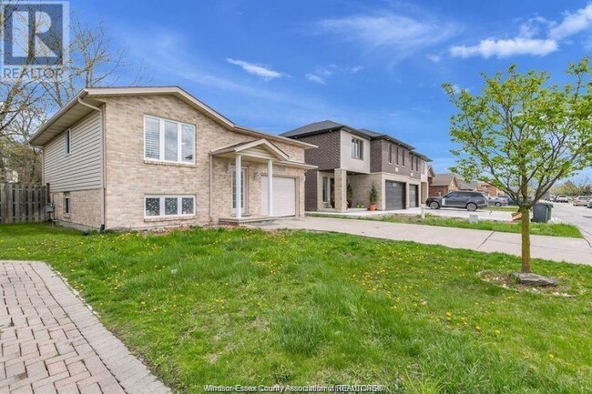 2222 McKay Ave in Windsor, ON - Building Photo - Building Photo