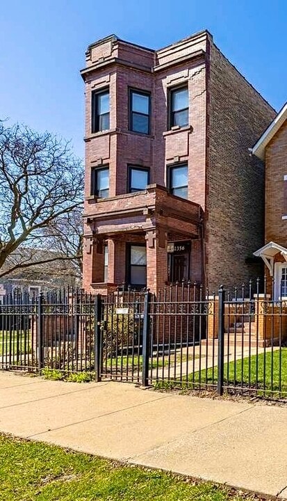 2356 S Lawndale Ave in Chicago, IL - Building Photo