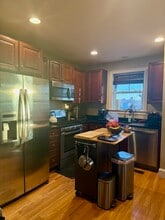 16 Lawn St, Unit B in Boston, MA - Foto de edificio - Building Photo