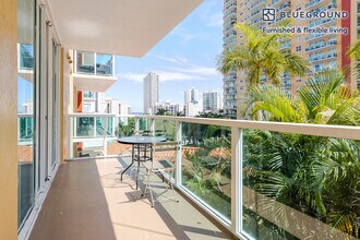 16950 N Bay Rd in Sunny Isles Beach, FL - Building Photo - Building Photo