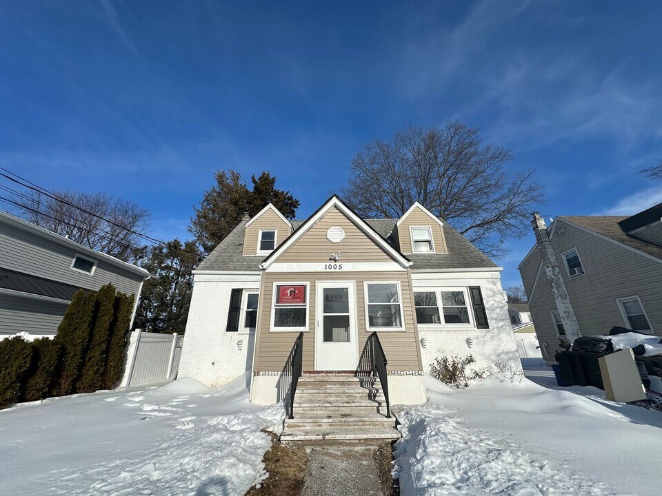 10-05 2nd St in Fair Lawn, NJ - Building Photo