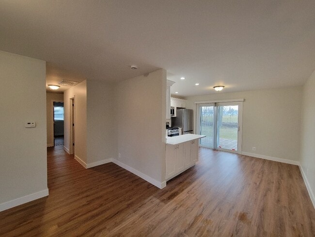 1209 Alexander Ave in Streamwood, IL - Building Photo - Building Photo