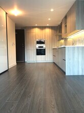 89 Nelson St in Vancouver, BC - Building Photo - Building Photo