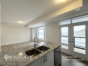 Beautiful 3-Bedroom Townhouse with Garage, Driveway Parking & Private Outdoor Space in Caledon in Caledon, ON - Building Photo - Building Photo