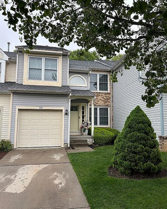 20 Endsleigh Pl in Robbinsville, NJ - Foto de edificio