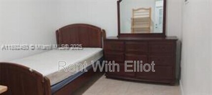 250 SW 4th St in Dania Beach, FL - Building Photo - Building Photo