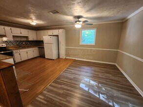 3856 Cindy Dr in Douglasville, GA - Building Photo - Building Photo