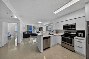 5091 NW 7th St, Unit 703 in Miami, FL - Building Photo