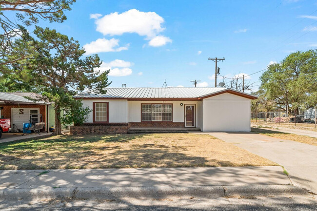 914 13th St in Levelland, TX - Building Photo - Building Photo