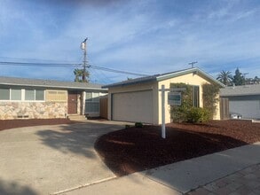 5546 Waring Rd in San Diego, CA - Building Photo - Building Photo