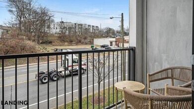 2165 Nolensville Pk, Unit 1-212 in Nashville, TN - Foto de edificio - Building Photo