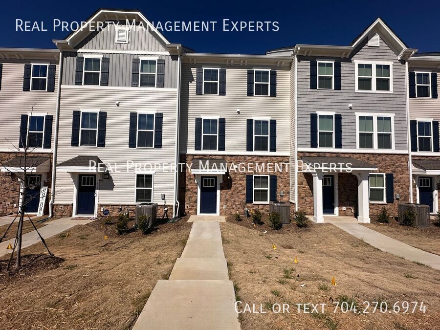 1410 Newell Towns Ln in Charlotte, NC - Building Photo