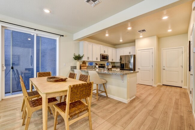 3525 Sparrow Ct in West Sacramento, CA - Building Photo - Building Photo