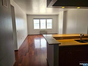 3104 City Pl in Edgewater, NJ - Building Photo - Building Photo