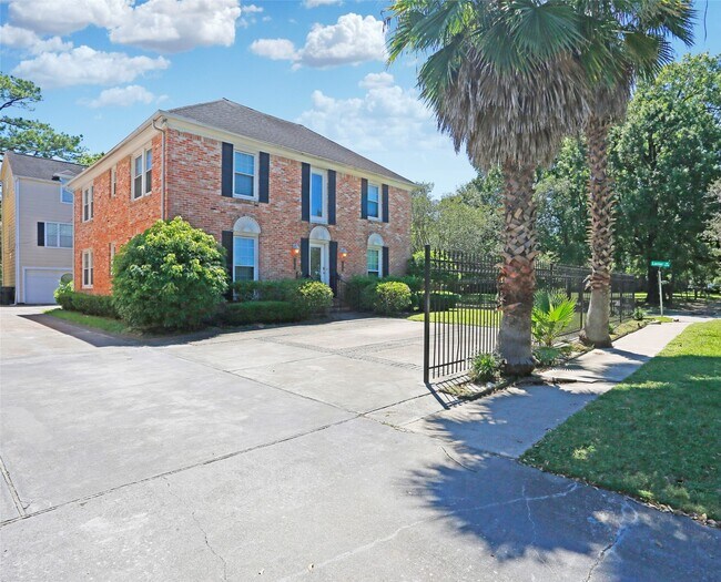 1969 University in Houston, TX - Building Photo - Building Photo