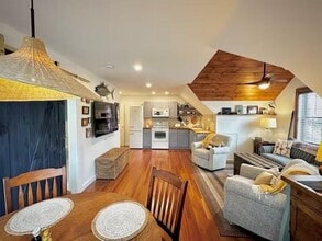 316 Succotash Rd in South Kingstown, RI - Building Photo - Building Photo