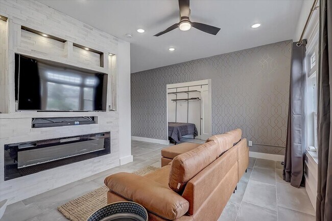 1030 E Ocean Blvd, Unit 605 in Long Beach, CA - Building Photo - Building Photo