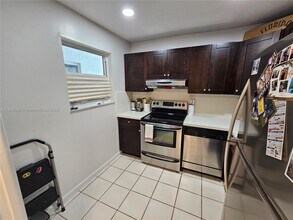 3944 NE 167th St in North Miami Beach, FL - Building Photo - Building Photo