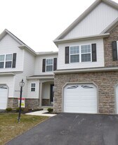 4613 Hamlin Ln in Harrisburg, PA - Building Photo