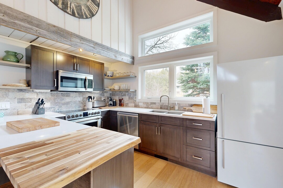 129 James St in Blue Mountains, ON - Building Photo