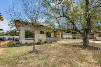 488 Starlight Vlg Lp in Leander, TX - Foto de edificio - Building Photo