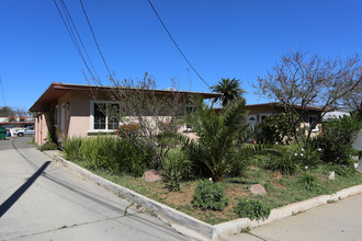 354-368 Acacia Ave in Carlsbad, CA - Building Photo - Building Photo