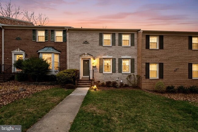 9518 Hunt Square Ct in Springfield, VA - Building Photo - Building Photo