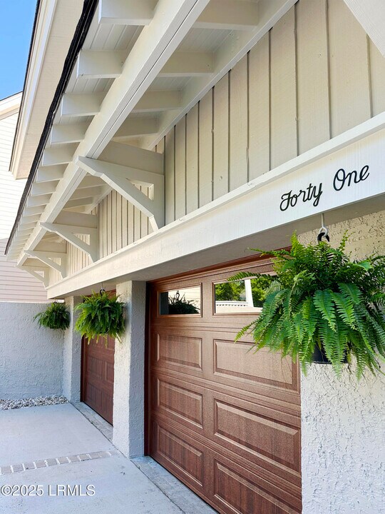 41 Wax Myrtle Ct in Hilton Head Island, SC - Building Photo
