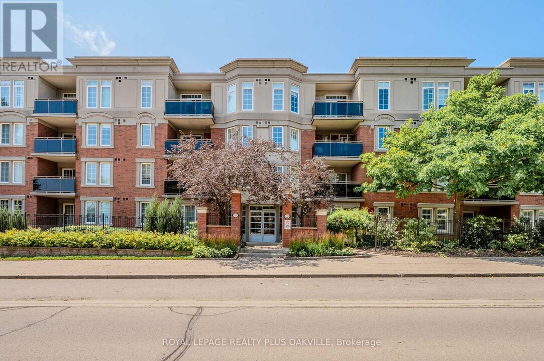 2300-2300 Parkhaven Blvd in Oakville, ON - Building Photo