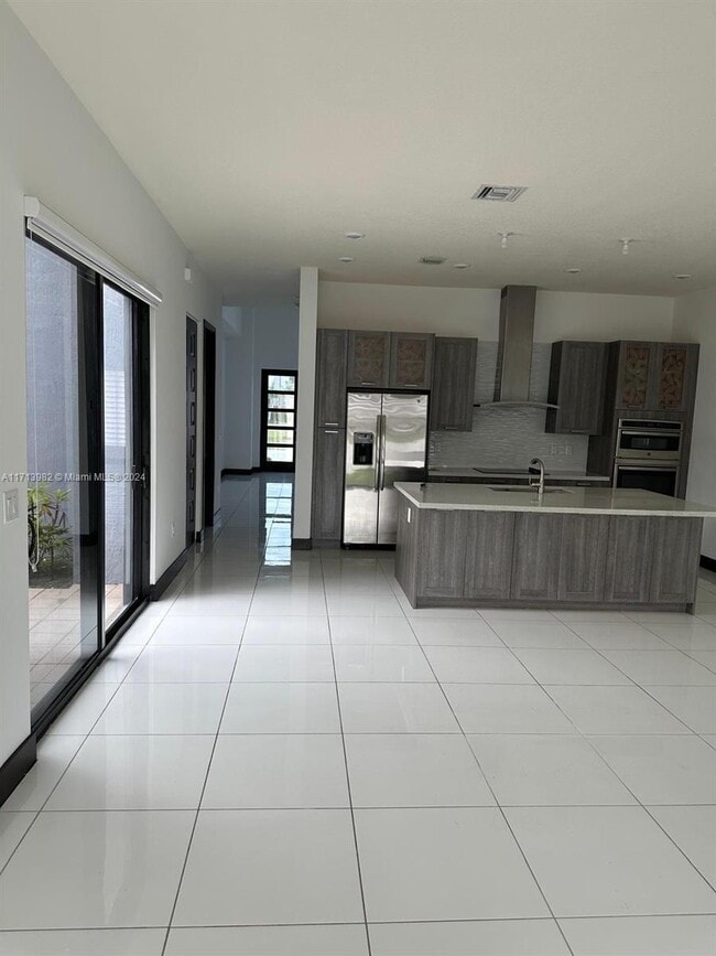 8775 NW 159th St in Miami Lakes, FL - Building Photo - Building Photo