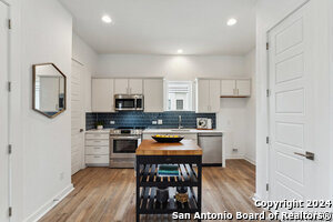 3216 N Elmendorf St in San Antonio, TX - Building Photo - Building Photo