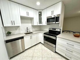 185 Burgandy Way in Delray Beach, FL - Building Photo