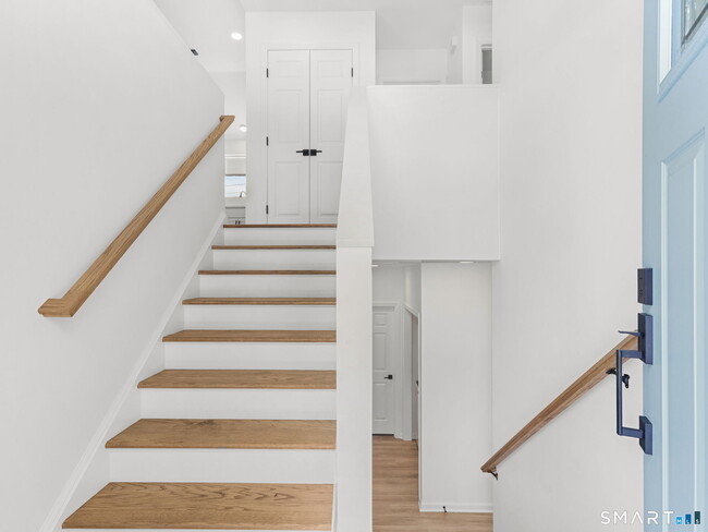 1974 Kings Hwy in Fairfield, CT - Building Photo - Building Photo