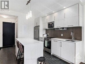 255 Bay St in Ottawa, ON - Building Photo - Building Photo