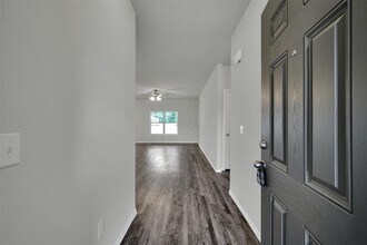 8003 Dauntless Dr in Magnolia, TX - Building Photo - Building Photo